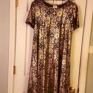 LULAROE SHORT SLEEVE DRESS WITH A SHINY PRINT SIZE L